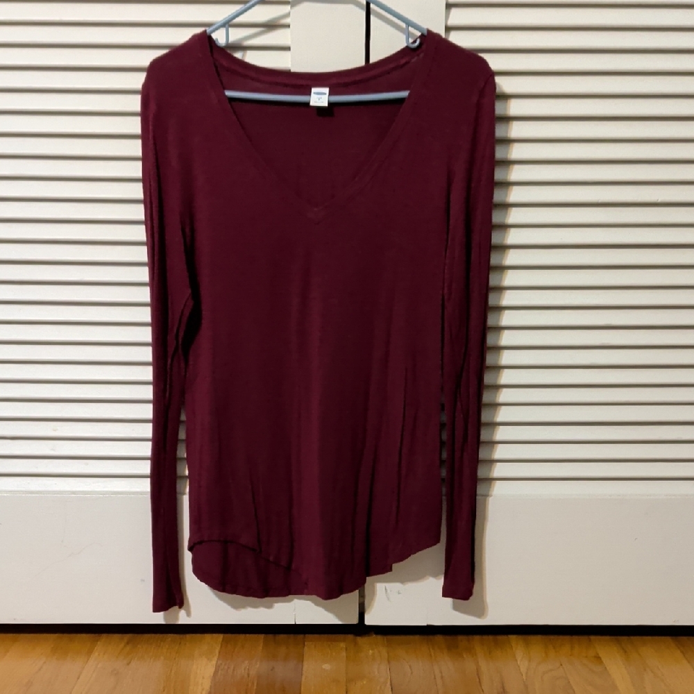 Women's V-Neck Long Sleeve Top - Burgundy